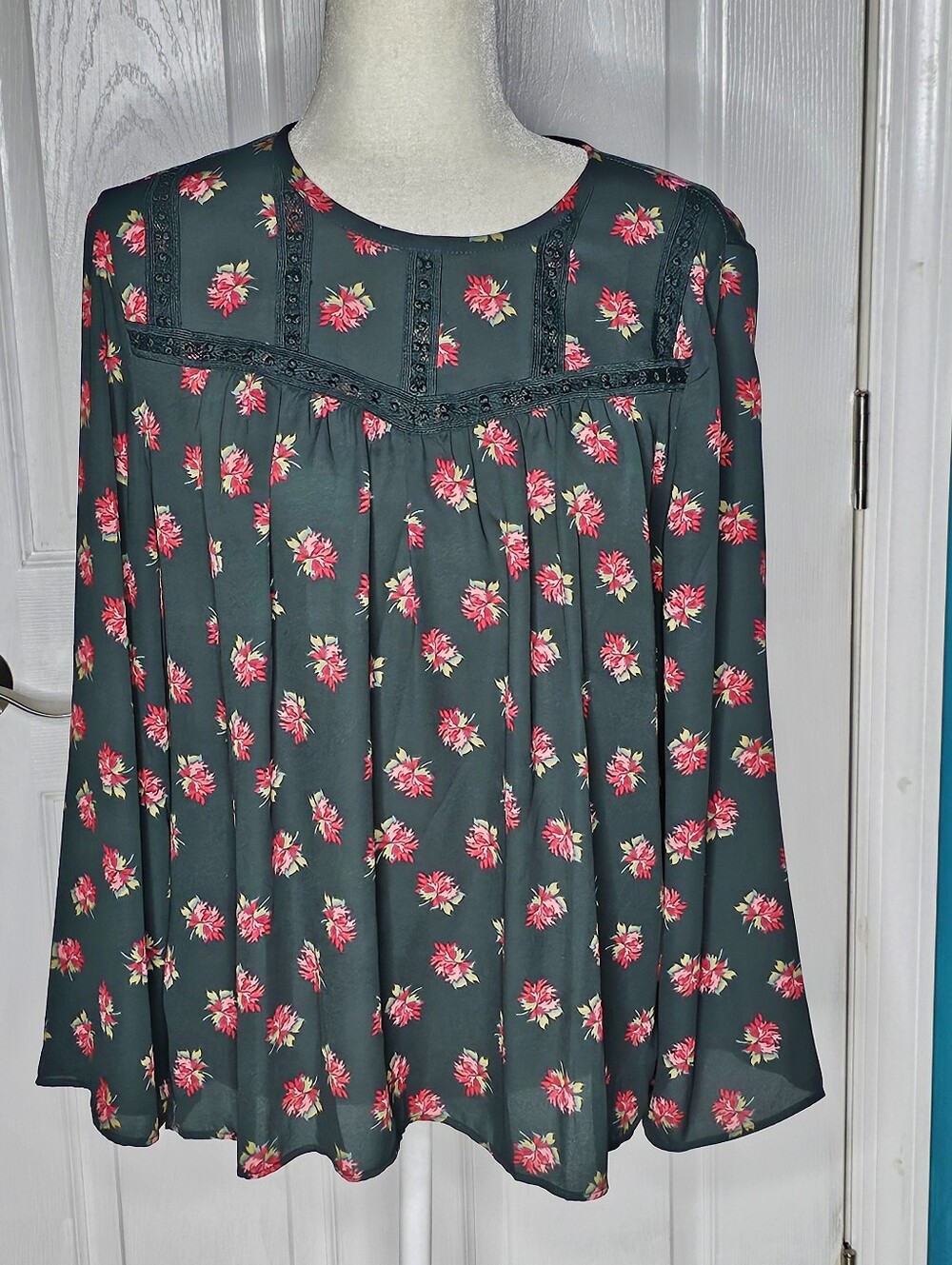 Women’s Floral Long-Sleeve Peasant Top - Dark Hunter Green with Pink/Red Floral